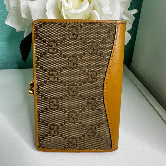 Gucci Vintage Wallet/ Passport Holder - Picture 3 of 16